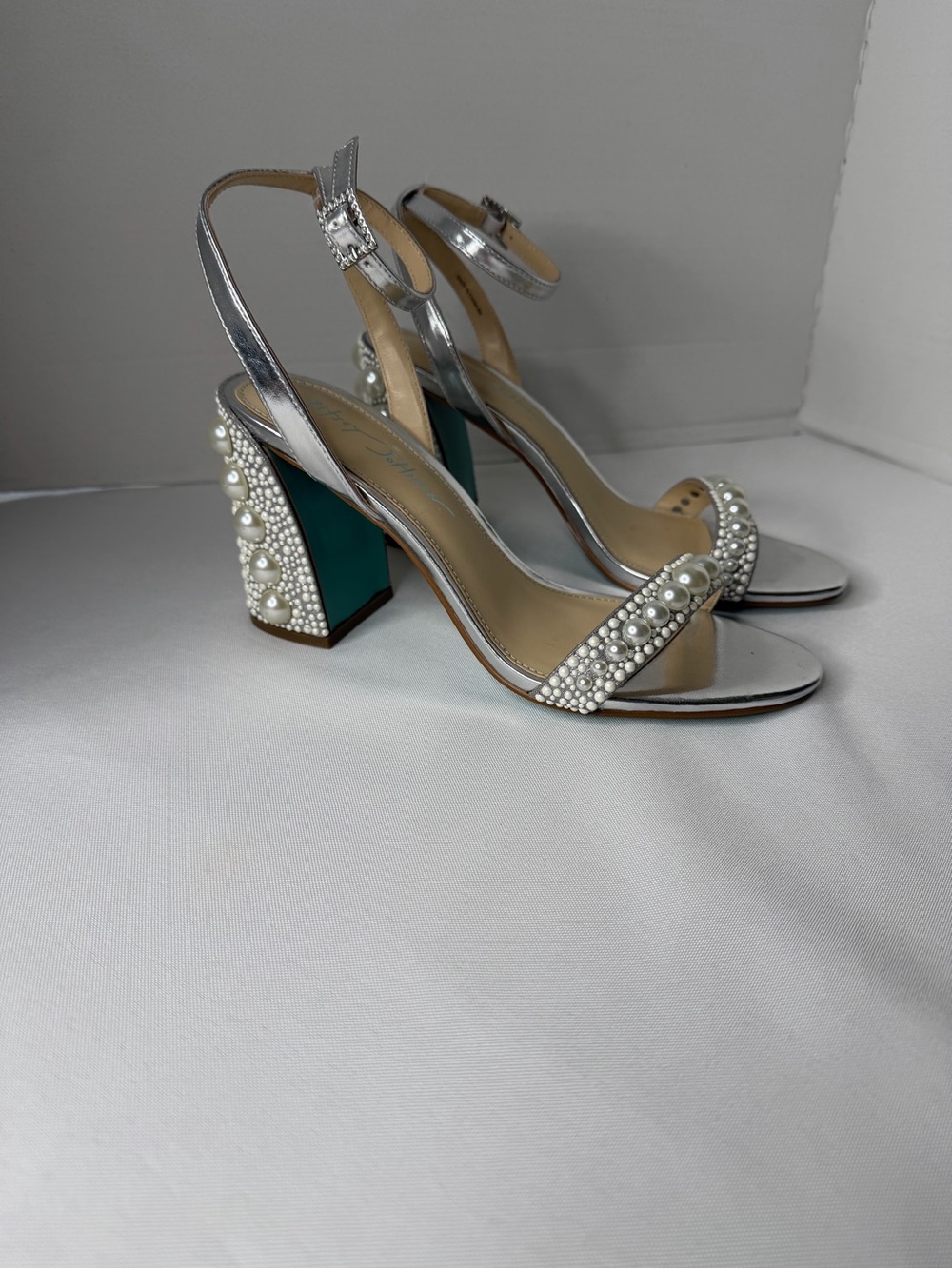 Betsey Johnson Lexi Silver Pearl-Embellished Block Heels Size 8 - Picture 2 of 8